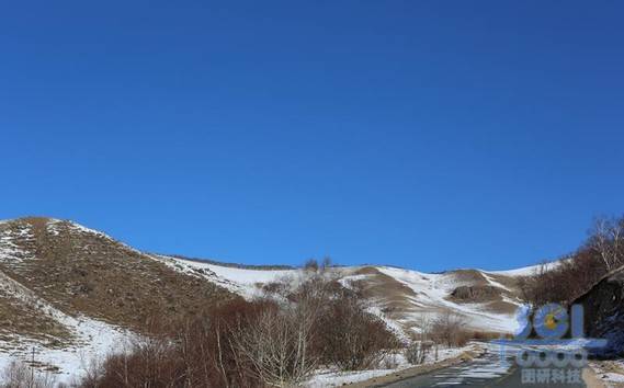 蓝天雪地