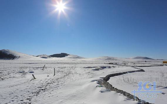 蓝天雪地