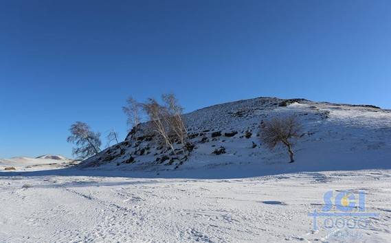 蓝天雪地